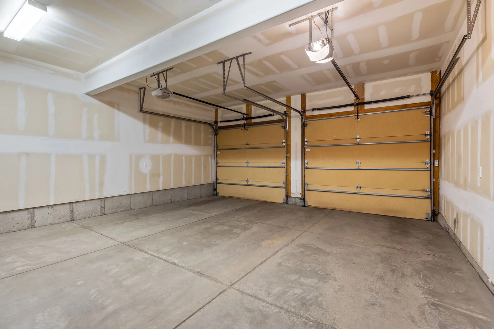 The Alders, Garage with overhead doors and ample floor space, luxury vacation rental in Keystone, Colorado